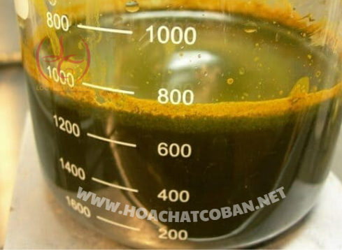 Dark brown FeCL2 chemical